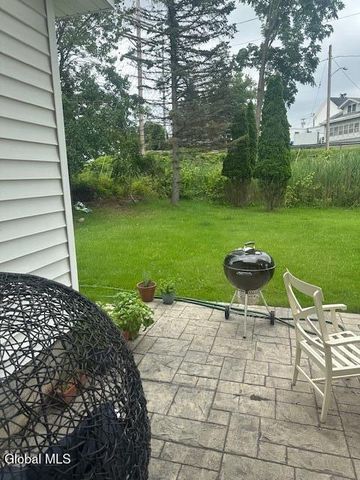 2 Hampton Avenue, East Greenbush, NY 12144