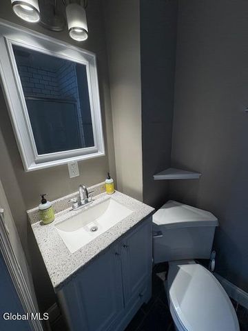 2 Hampton Avenue, East Greenbush, NY 12144