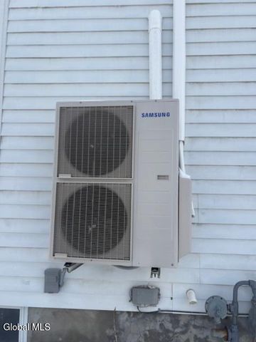 2 Hampton Avenue, East Greenbush, NY 12144