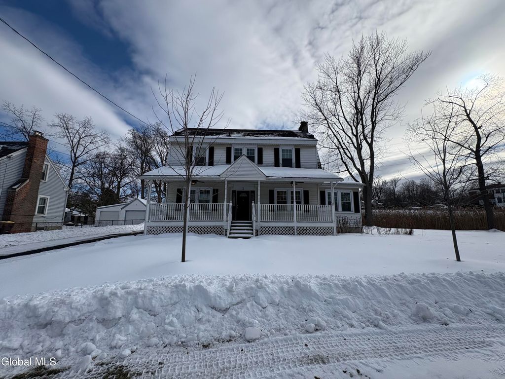 2 Hampton Avenue, East Greenbush, NY 12144