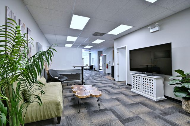 1242 REMINGTON Road A, Schaumburg, IL 60193