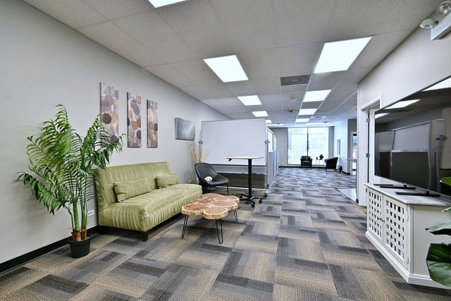 1242 REMINGTON Road A, Schaumburg, IL 60193