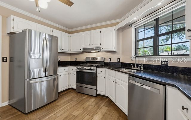 1037 Otter Cir, Beaufort, SC 29902