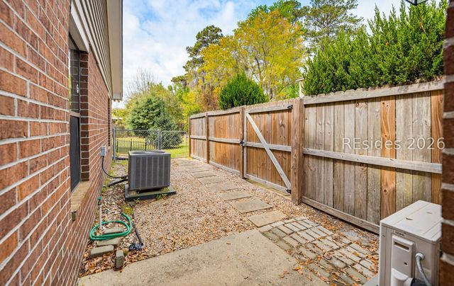 1037 Otter Cir, Beaufort, SC 29902