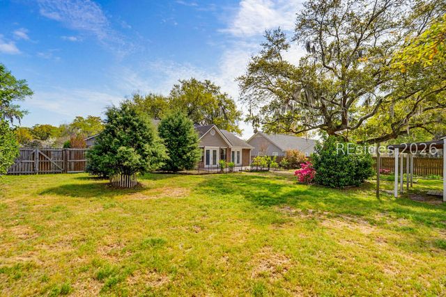 1037 Otter Cir, Beaufort, SC 29902
