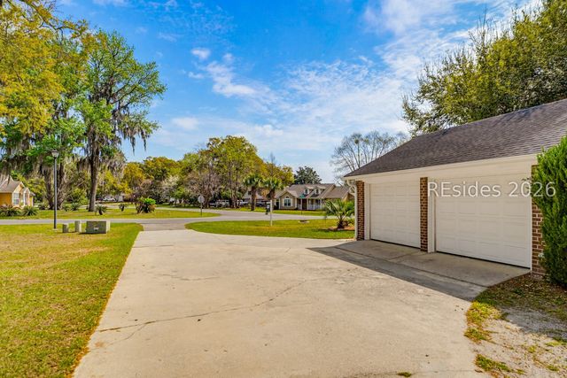 1037 Otter Cir, Beaufort, SC 29902