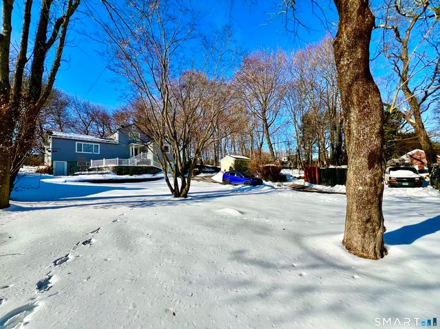 38 Woods End Road, Stamford, CT 06905