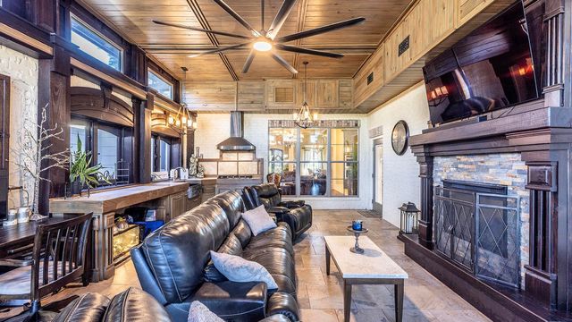 124 Houmas Drive, Houma, LA 70360