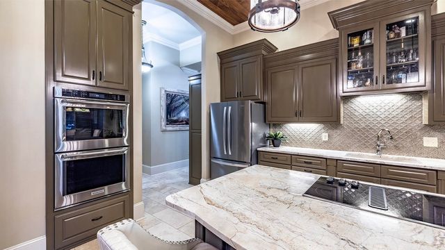 124 Houmas Drive, Houma, LA 70360