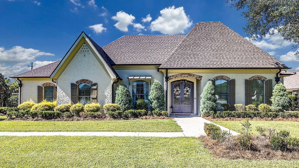 124 Houmas Drive, Houma, LA 70360