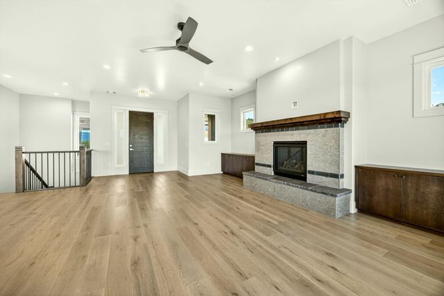 5611 Autumn Park Drive, Medford, OR 97504