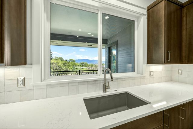 5611 Autumn Park Drive, Medford, OR 97504