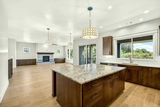 5611 Autumn Park Drive, Medford, OR 97504