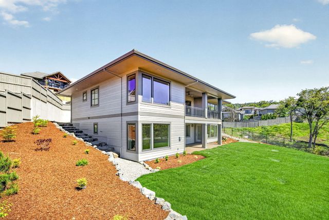 5611 Autumn Park Drive, Medford, OR 97504