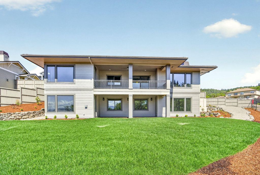 5611 Autumn Park Drive, Medford, OR 97504