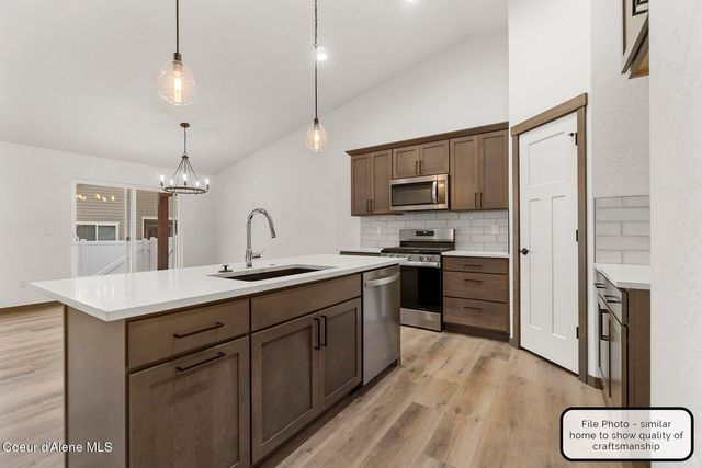 8946 W Swather AVE, Rathdrum, ID 83858