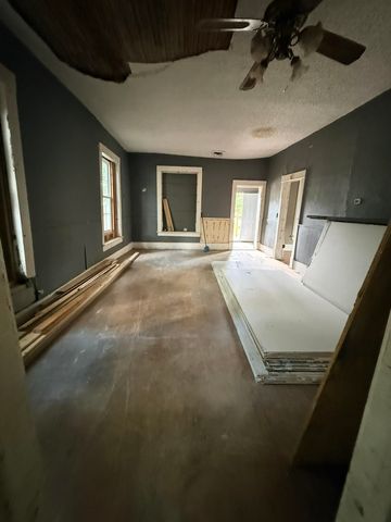 643 W Hendryx Ave, Wichita, KS 67213