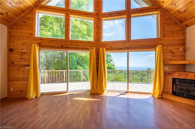 10 Doe Valley Drive, Copper Hill, VA 24079