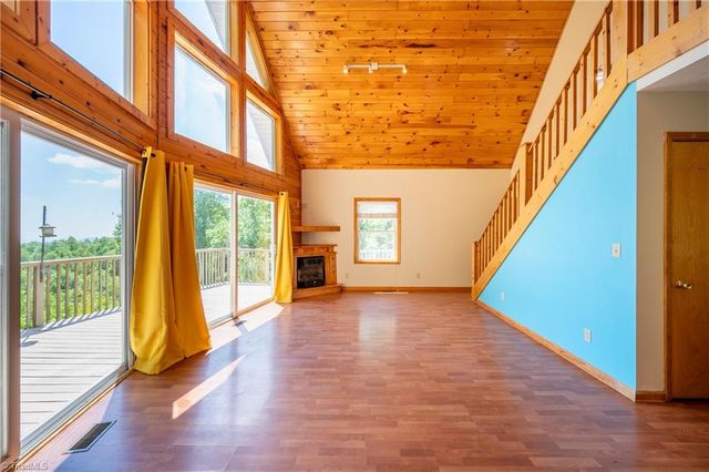 10 Doe Valley Drive, Copper Hill, VA 24079