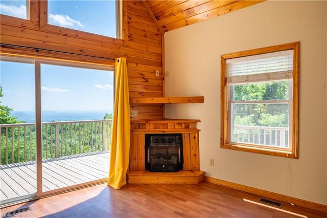 10 Doe Valley Drive, Copper Hill, VA 24079