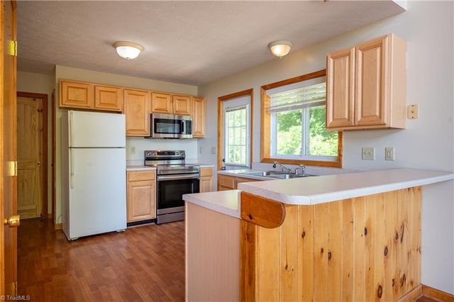 10 Doe Valley Drive, Copper Hill, VA 24079