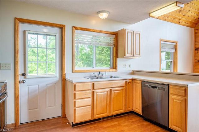 10 Doe Valley Drive, Copper Hill, VA 24079