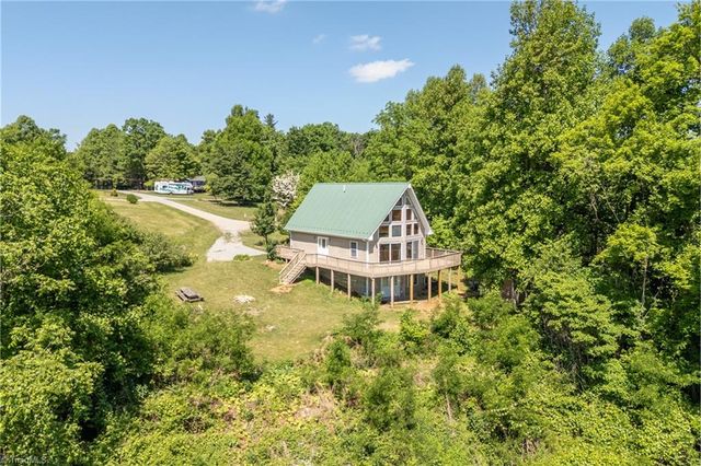 10 Doe Valley Drive, Copper Hill, VA 24079
