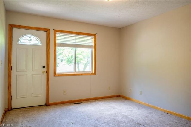 10 Doe Valley Drive, Copper Hill, VA 24079