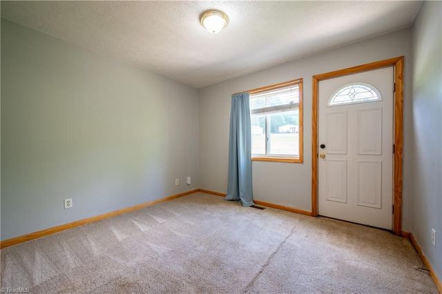10 Doe Valley Drive, Copper Hill, VA 24079