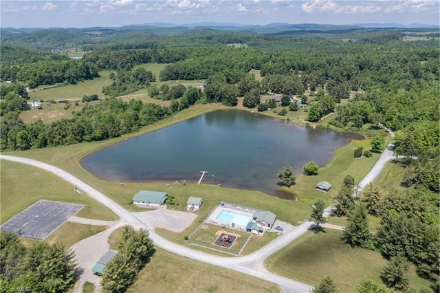 10 Doe Valley Drive, Copper Hill, VA 24079