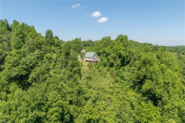 10 Doe Valley Drive, Copper Hill, VA 24079