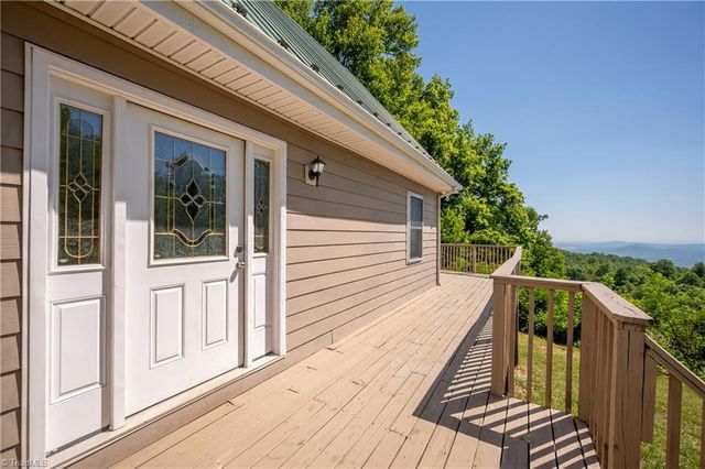 10 Doe Valley Drive, Copper Hill, VA 24079