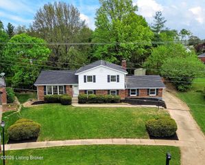 2203 Steeplechase Dr, Jeffersontown, KY 40299