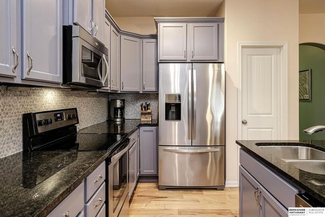 18301 Dewey Avenue, Elkhorn, NE 68022