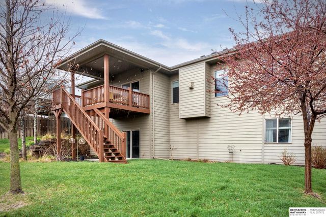 18301 Dewey Avenue, Elkhorn, NE 68022
