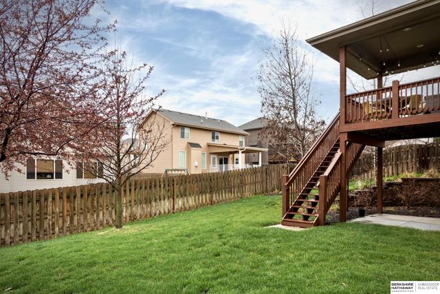18301 Dewey Avenue, Elkhorn, NE 68022