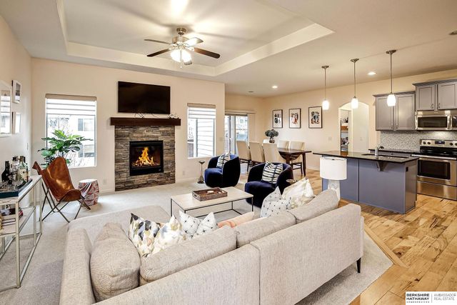 18301 Dewey Avenue, Elkhorn, NE 68022