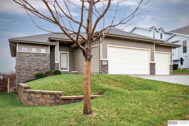 18301 Dewey Avenue, Elkhorn, NE 68022