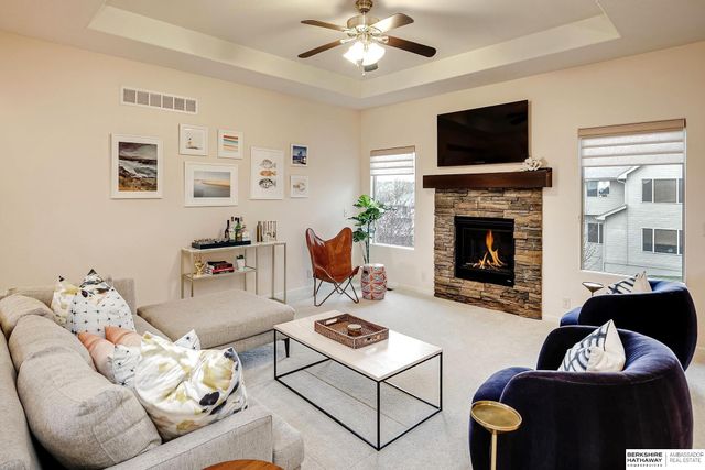 18301 Dewey Avenue, Elkhorn, NE 68022