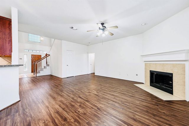 2032 Creek Shore Lane, Pearland, TX 77581