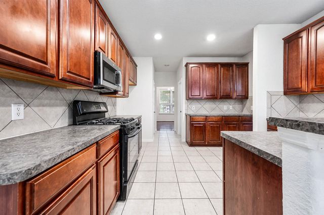 2032 Creek Shore Lane, Pearland, TX 77581