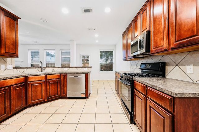 2032 Creek Shore Lane, Pearland, TX 77581