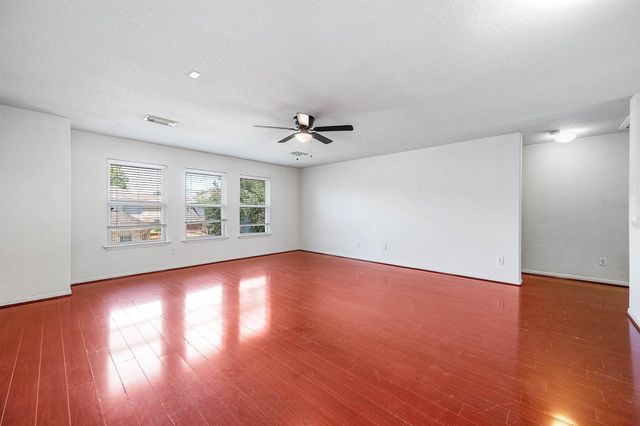 2032 Creek Shore Lane, Pearland, TX 77581