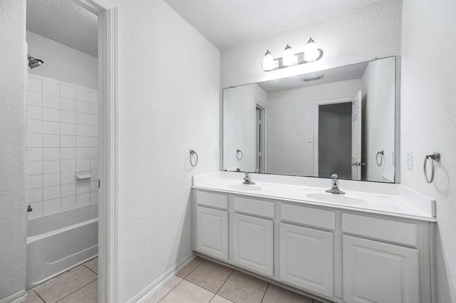 2032 Creek Shore Lane, Pearland, TX 77581