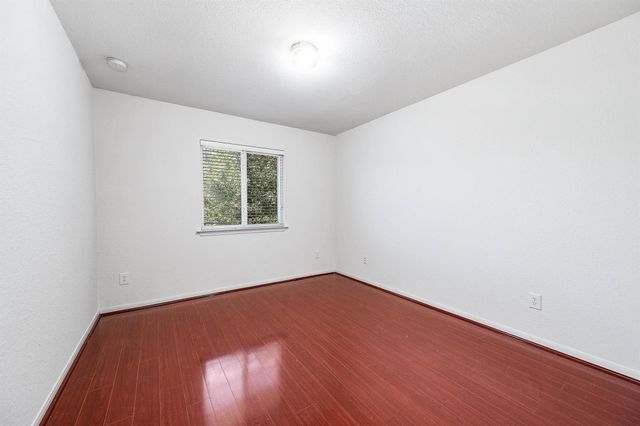 2032 Creek Shore Lane, Pearland, TX 77581