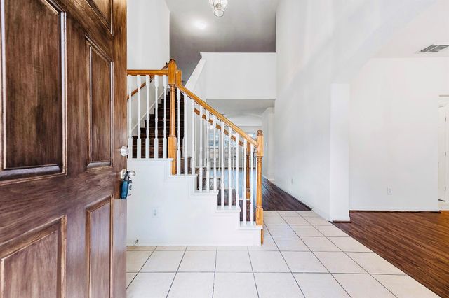 2032 Creek Shore Lane, Pearland, TX 77581