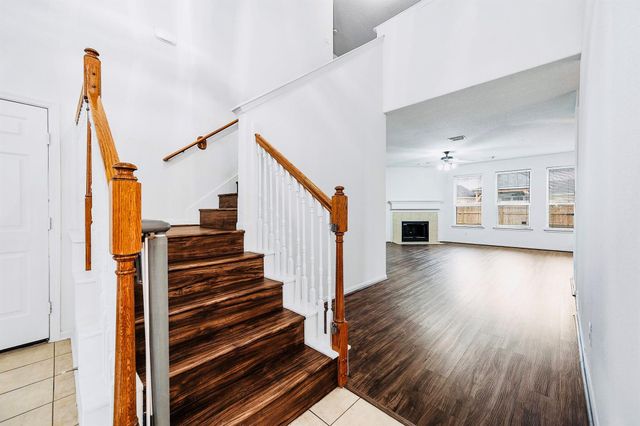 2032 Creek Shore Lane, Pearland, TX 77581