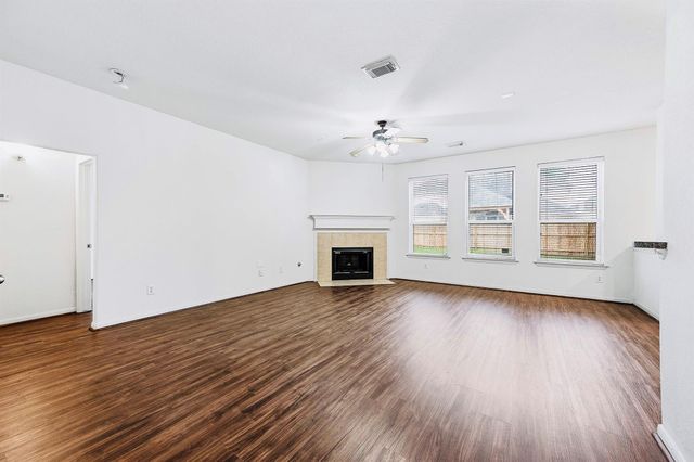 2032 Creek Shore Lane, Pearland, TX 77581