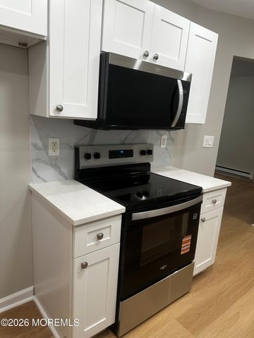 140 Amberly Drive J, Manalapan, NJ 07726