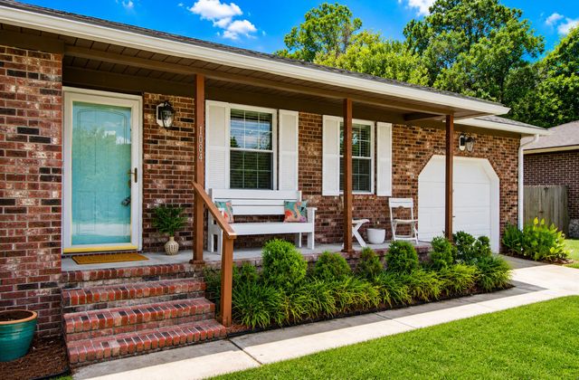 1084 Rosemead Road, Mount Pleasant, SC 29464